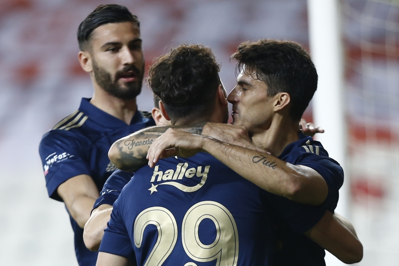 <p>Tecrübeli kanat oyuncusu, 84. dakikada kendi yaptırdığı penaltıyı gole çevirerek ilk maçında takımına galibiyeti getirdi. </p>