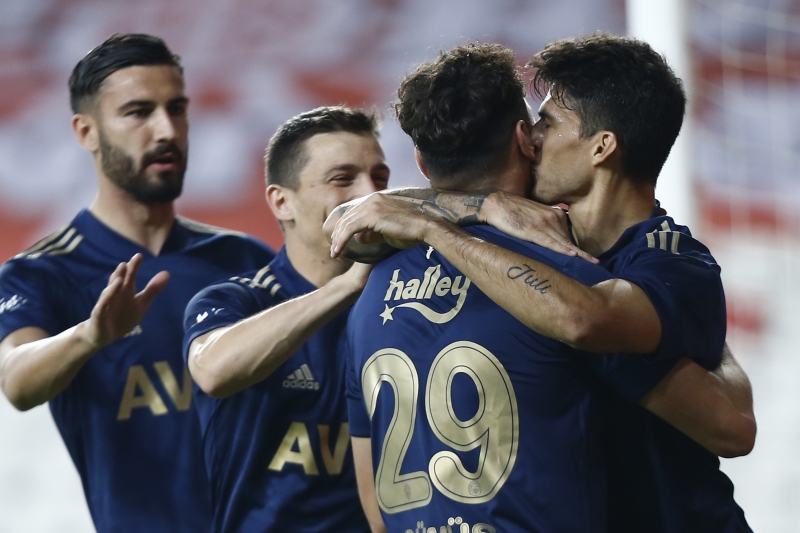 <p>Ancak Arjantinli’nin hem tedavi süreci çok iyi ilerledi hem de tecrübeli yıldız iyileşip idmanlara başlar başlamaz sürekli ekstra çalışmalar yaparak beklenenden çok daha erken bir şekilde oynayacak duruma geldi. </p>