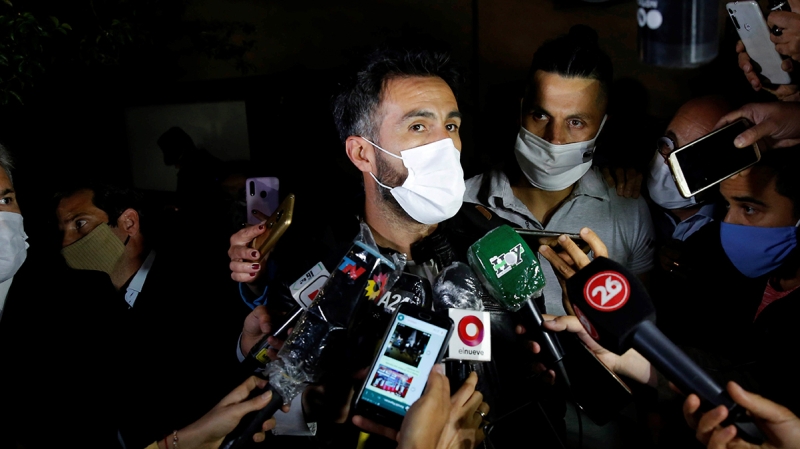 <p>Luque, 'Pıhtıyı başarılı bir şekilde çıkardık. Diego, ameliyatın üstesinden gelmeyi bildi. Durum kontrolümüz altında. Bir süre daha gözlem altında tutacağız.' ifadelerini kullandı.</p>