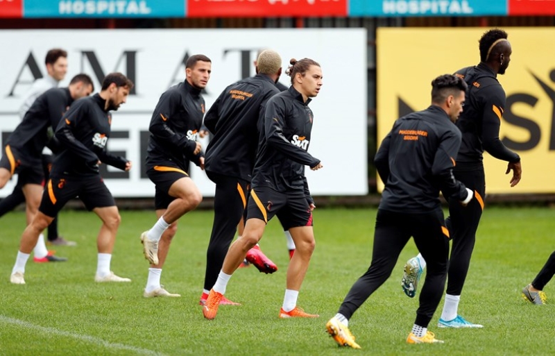 <p>Kulpten yaplan aklamaya gre, sar-krmzl futbol takm, Sper Lig'in 8. haftasnda 8 Kasm Pazar gn deplasmanda Demir Grup Sivasspor ile oynayaca man hazrlklarna devam etti.</p>