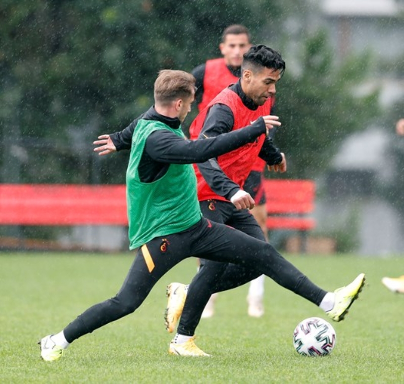 <p>Antrenmann son ksmnda sa st n adale grubunda ar hisseden Radamel Falcao, almay tamamlayamad. </p>