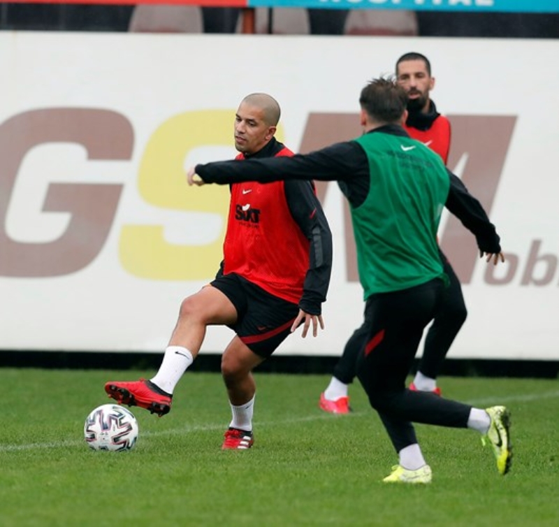 <p>Kolombiyal futbolcunun salk durumu yarn gerekletirilecek tetkiklerin ardndan kesinlik kazanacak.</p>