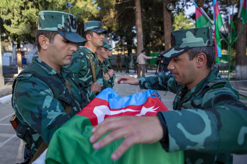 <p>Sınırların tamamen işgalden kurtulmasını istediklerini kaydeden Afdandil, 'Başkumandanımızın dediği gibi, bütün topraklarımız düşmandan azad olacaktır. Bu unutulmaz bir histir. Bulunmaz bir sevgidir. Bulunmaz bir sevinçtir. Şükürler olsun bu anı yaşatan başkumandanımıza ve Allah'ımıza.' dedi.</p>