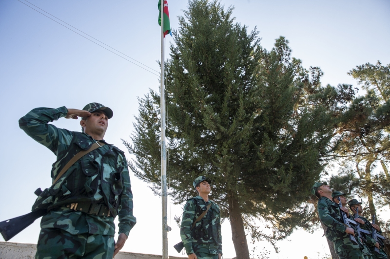 <p>Azerbaycan halkına söz verdiklerini, en kısa sürede bütün bölgeleri alacaklarını belirten Soltanzade, şöyle devam etti:</p>