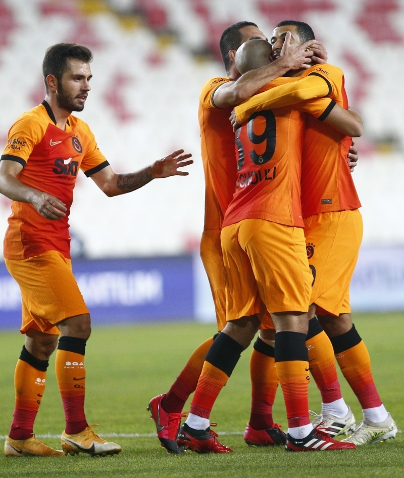 <p><b>LOCALARIN YZDE 50'S DOLDU</b></p>