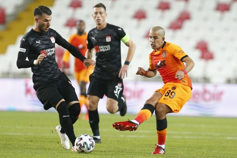 <p><b>SNEIJDER'DEN SONRA FEGHOULI</b></p><p>Spor Arena'nn haberine gre, Sofiane Feghouli, Sper Lig'de 2014/15'ten bu yana 20 asiste ulaan ikinci Galatasaray oyuncusu oldu (24; Wesley Sneijder).</p>