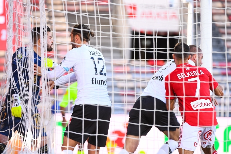 <p>Bir Lille taraftar Lille’in ikinci golnn ardndan,<b> “Ikone’ye gerek yok. Burak Ylmaz ondan daha iyi bir golc”</b> ifadesini kulland.</p>