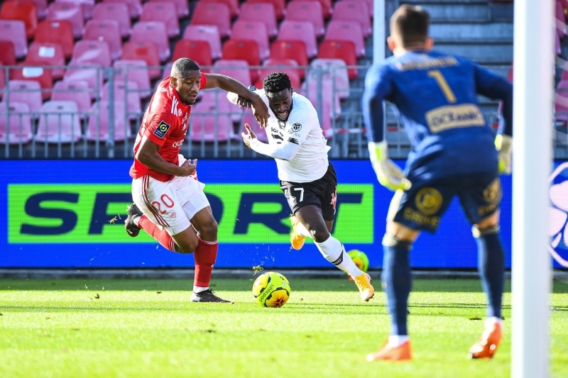 <p>Lille bu sonula bu sezon ilk malubiyetini yaarken 10 hafta sonunda 19 puanda kald. Lider Paris Saint Germain'in ise 24 puan bulunuyor.</p>