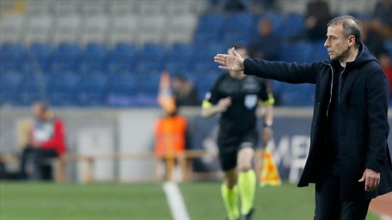 <p>Ayrıca devre arasında yürütülecek transfer çalışmaları ve planları için de Trabzonspor Yönetimi ile görüşen Avcı, ekibine transfer için de belirli hazırlıklar yapmasını söyledi.</p><p><br></p><p>DHA</p>