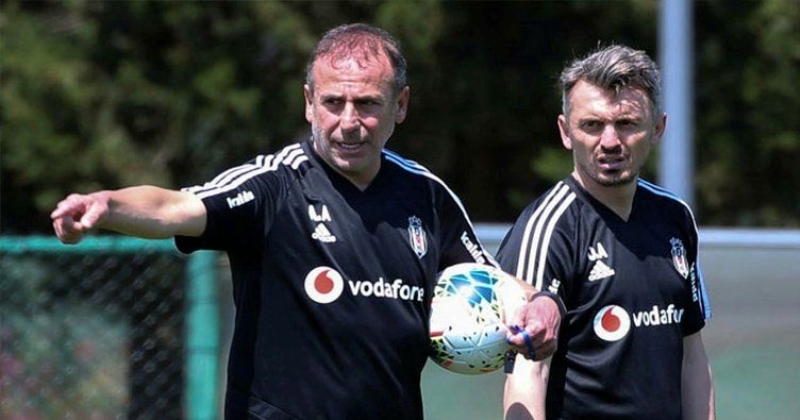 <p><b>TRABZON KARARINDA ORHAN AK ETKİSİ </b></p><p><br></p><p>Teknik direktör arayışlarında olan Fraport-TAV Antalyaspor Kulübü ile de görüşen Avcı'nın, Trabzonspor ile 3 yıllık anlaşma sağlamasında yardımcı hocası Orhan Ak'ın etkisi oldu.</p>