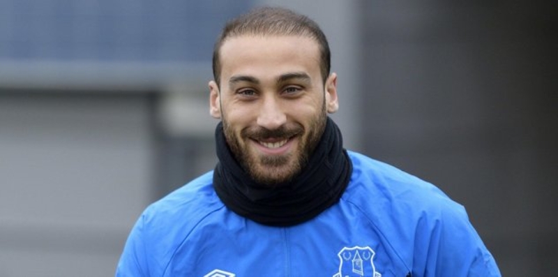 <p>apraz ba sakatln atlatan Milli yldz Cenk Tosun ise Everton’dan yarm dnem iin kiralanmaya allacak.</p><p><br></p><p>Fanatik</p>
