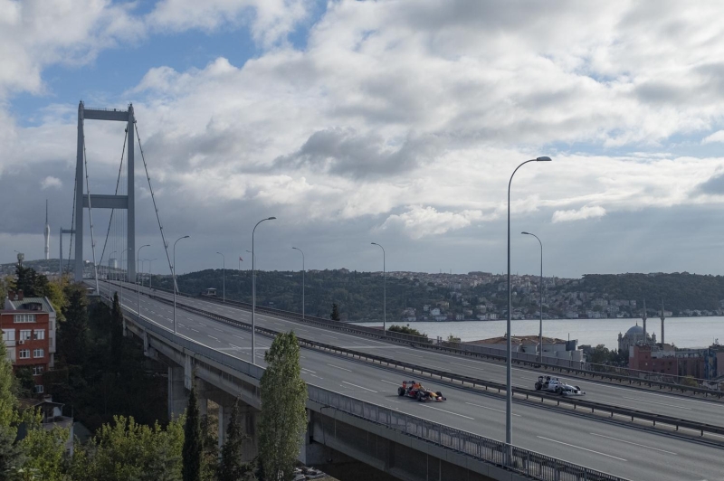 <p>“Formula 1, dokuz yıl sonra tekrar Türkiye'ye geldi. Formula 1 tabi çok kıymetli bir organizasyon. Sportif değerinin yanı sıra ülkelerin tanıtımı açısından da çok büyük bir katkı sağlıyor.' </p>