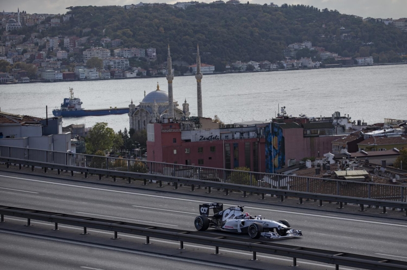 <p>'Bu sene maalesef bu katkıyı negatif yönde etkileyen bir pandemi süreci var. Bu pandemi sürecinden dolayı bu tip tanıtım faaliyetlerinin başta seyircisiz oynanması koşulu sebebiyle sekteye uğrayabiliyor.' </p>