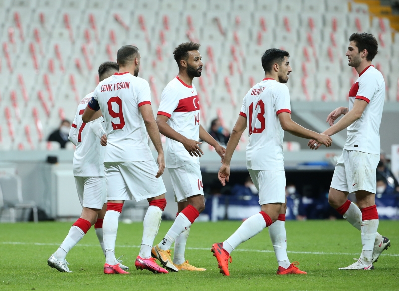 <p>Caner Erkin, A Milli Tak�m'�n ikinci gol�nde Deniz T�r��'e gol pas�n� veren isim oldu. Milli oyuncu, A Milli Tak�m formas�yla <b>1893</b> g�n sonra ilk asistini H�rvatistan kar��s�nda yapt�.</p>