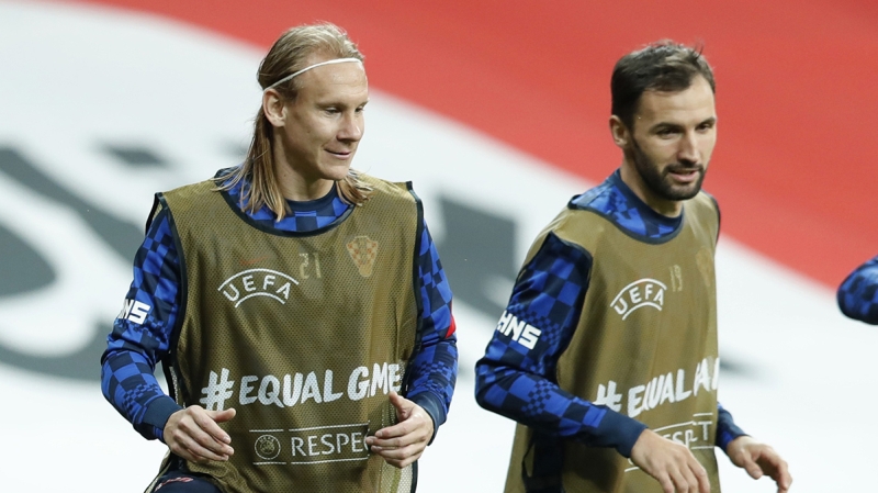 H�rvatistan Futbol Federasyonundan yap�lan a��klamada, T�rkiye ile d�n ak�am oynad�klar� �zel ma� i�in pazartesi g�n� futbolculara uygulanan rutin Kovid-19 testlerinin tamam�n�n negatif oldu�u belirtilirken d�n sabah, bir sonraki �sve� ma�� i�in yap�lan rutin testlerde Vida'n�n sonucunun pozitif ��kt��� bildirildi.