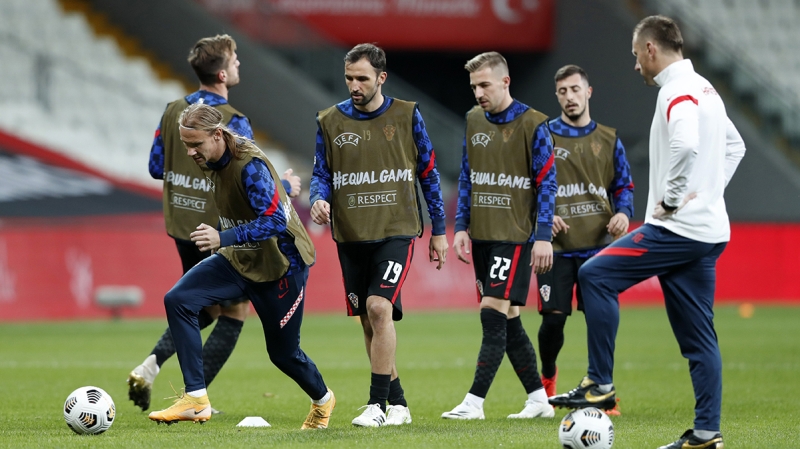 <p>Sa�l�k ekibinin ilk bilgiyi devre aras�nda ald��� ifade edilen a��klamada, bu geli�meler neticesinde Teknik Direkt�r Zlatko Dalic'in ikinci devre ba�lamadan Vida'y� oyundan ald��� aktar�ld�.</p>