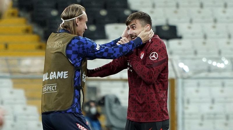 <p><b>DORUKHAN TOK�Z</b><br></p><p><br></p><p>Ma� �ncesi Vida ile tak�m arkada�� Dorukhan sohbet etmi� ve sar�lm��t�</p>