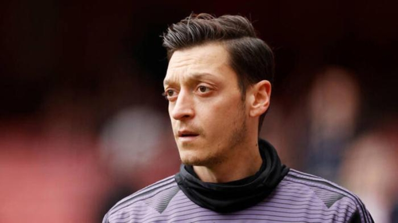 <p>Arsenal'den ayrılmasına kesin gözüyle bakılan Mesut Özil için İngiliz basını, Mesut'un Türkiye'ye gideceğini iddia etti.</p>