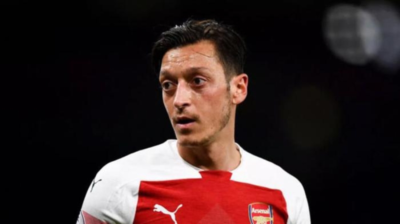 <p>İ<span >ngiliz basını, Özil'in yeni durağının MLS ekiplerinden Inter Miami ya da Fenerbahçe olacağını iddia etmişti. Bu iddialara yenisi eklendi ve Özil'i isteyen kulüpler arasında Galatasaray da yer alıyor...</span></p>