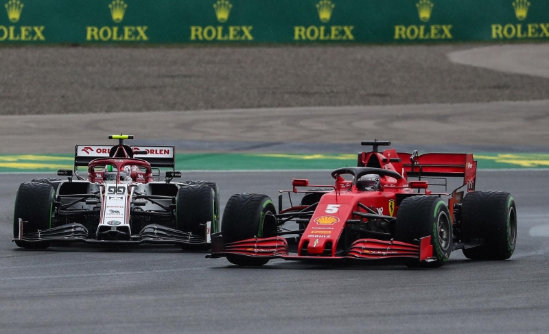 <p>Mercedes'in Büyük Britanyalı pilotu Lewis Hamilton, 3'üncü antrenman seansında turu tamamlayamazken, Williams pilotları Nicholas Latifi ve George Russell da tur zamanı yapamadı. </p>