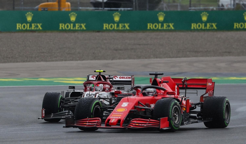 <p>Red Bull pilotu Max Verstappen ilk 2 antrenman turunda olduğu gibi 3'üncü antrenman turunda da 1.48.485'lik derecesiyle zirveyi kimseye bırakmadı.</p>