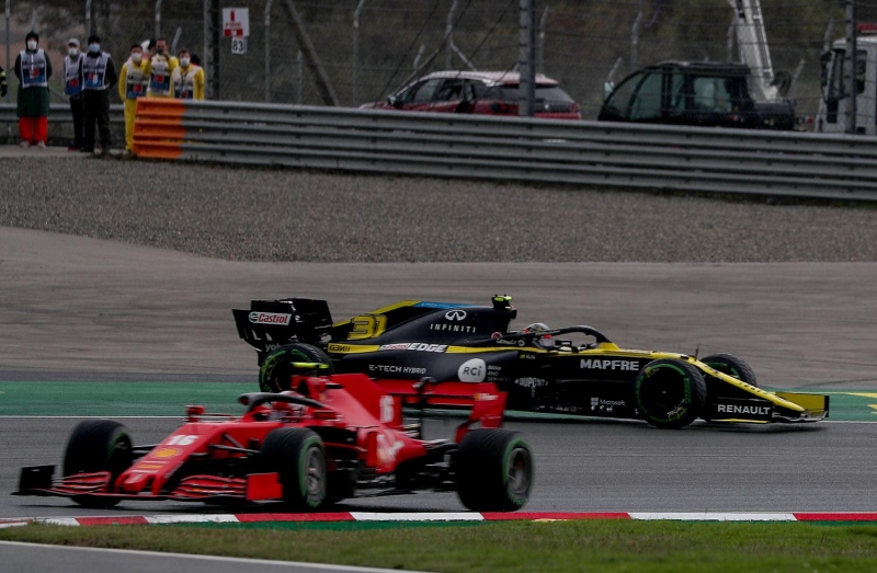 <p>Bugün saat 12.00'de 3'üncü ve son antrenman seansı yapılırken, pilotlar dün sıkıntı yaşadıkları pistte bugün bir de yağmur yağınca oldukça zorlandı. </p>