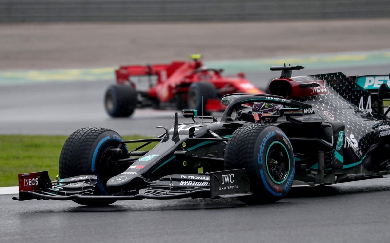 <p>1 - Max Verstappen - Red Bull - 1.48.485</p><p>2 - Charles Leclerc - Ferrari - 1.49.430</p><p>3 - Alex Albon - Red Bull - 1.50.059</p><p>4 - Esteban Ocon - Renault - 1.53.897</p><p>5 - Lando Norris - McLaren - 1.53.995</p><p>6 - Sebastian Vettel - Ferrari - 1.54.490</p><p>7 - Sergio Perez - Racing Point - 1.55.577</p><p>8 - Valtteri Bottas - Mercedes - 1.55.666</p><p>9 - Kevin Magnussen - Haas - 1.55.878</p><p>10 - Lance Stroll - Racing Point - 1.56.824</p>