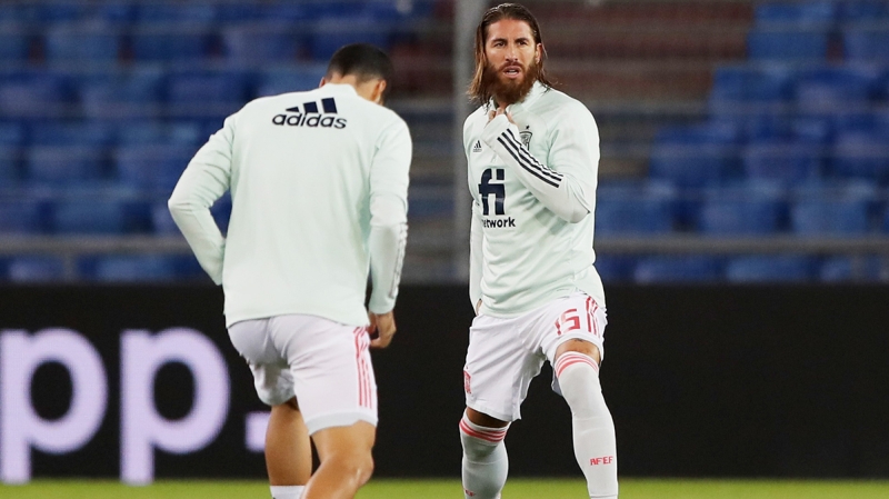 <p>İspanyol Ramos, 177'inci milli maçına çıkarak İtalyan kaleci Gianluigi Buffon'u geçerek Avrupa'da en fazla milli takım forması giyen oyuncu oldu.</p>