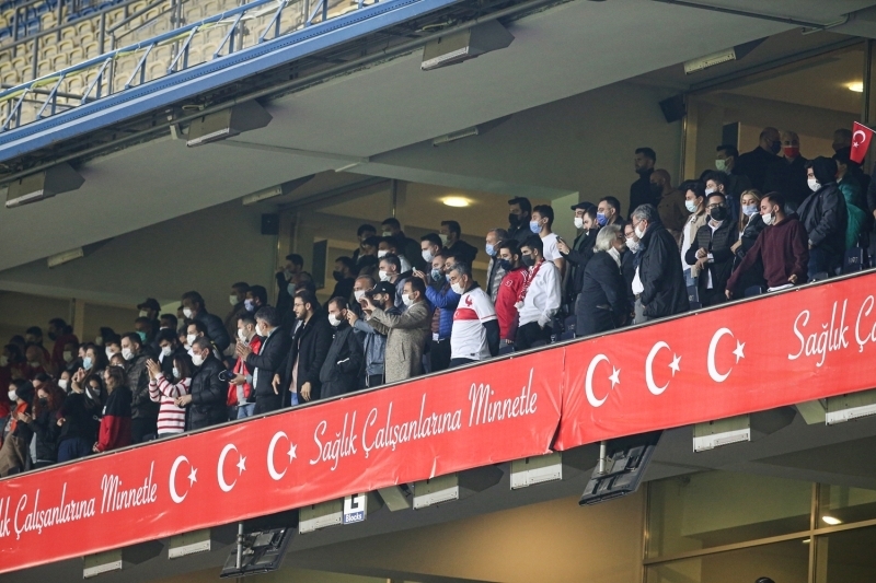 <p><b>RUSYA'DA GÜNDEM TÜRKİYE MAÇI </b></p>