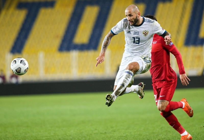 <p>Milliler, Rusya'yı Cenk Tosun, Cengiz Ünder ve Kenan Karaman'ın golleriyle mağlup ederken gruptaki ilk galibiyetini aldı. Rusya ise ilk kez yenildi.</p>