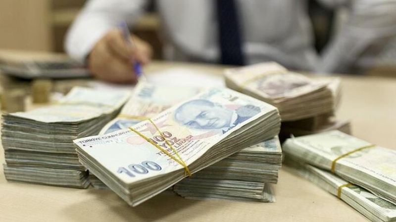 <p><b>VERGİ BORCU YAPILANDIRMA NASIL YAPILIR? </b></p><p><b><br></b></p><p>7256 sayılı kanun kapsamında borçlarında yapılandırma sürecine girebilecek olan vatandaşlar, bu işlemler için internet vergi dairesini kullanacak. Buraya giriş yapabilmek için üye olma ya da E-Devlet şifresini kullanma hakkına sahip olan vatandaşlar, karşılarına çıkacak olan ekrandan işlemlerini gerçekleştirecek.</p>