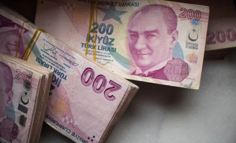 <p><b>GECİKME ZAMMININ YÜZDE 90'I SİLİNİYOR</b></p><p><b><br></b></p><p>Yapılandırma hakkı için yıl sonuna kadar müracaat edilecek. Borcun gecikme faizi ve gecikme zammı hesaplanırken, aylık yüzde 0.35 olarak belirlenen yurt içi üretici fiyat endeksi (Yİ-ÜFE) dikkate alınacak. Borçlar ilk taksitte ödenirse, gecikme zammının yüzde 90’ı silinecek.</p>