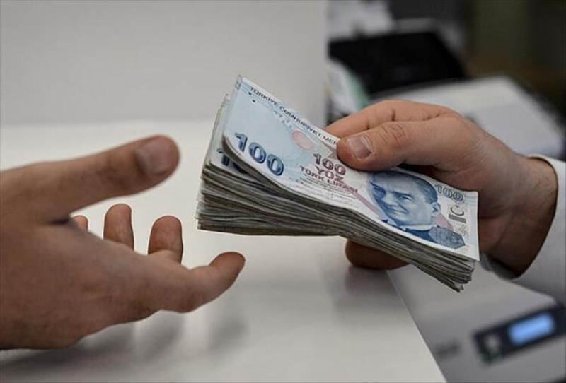 <p><b>VERGİ BORCU YAPILANDIRMA BAŞVURUSU NASIL YAPILIR?</b></p><p><b><br></b></p><p>7256 sayılı kanun kapsamında borçlarında yapılandırma sürecine girebilecek olan vatandaşlar, bu işlemler için internet vergi dairesini kullanacak. Buraya giriş yapabilmek için üye olma ya da E-Devlet şifresini kullanma hakkına sahip olan vatandaşlar, karşılarına çıkacak olan ekrandan işlemlerini gerçekleştirecek.</p>