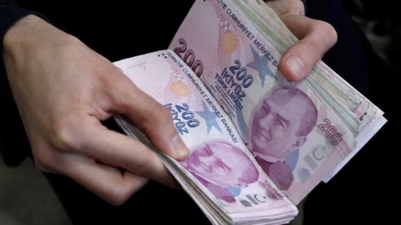 <p>Söz konusu imkanlardan faydalanmak için 31 Aralık 2020'ye kadar başvuru yapılması gerektiği vurgulanan açıklamada, yurt içi ve yurt dışı bazı varlıkların, (para, altın, döviz, menkul kıymet ve diğer sermaye piyasası araçları ile taşınmazlar) 30 Haziran 2021'e kadar milli ekonomiye kazandırılması durumunda vergi alınmayacağının ve vergi incelemesi yapılmayacağının altı çizildi.</p>