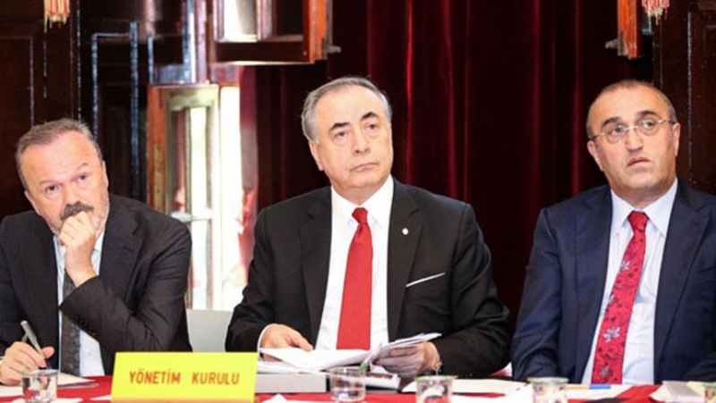 <p>Futbolcu maaşları, bonservis taksitleri ve kulübün tüm gider kalemleri dikkate alındığında ocak ayında 200 milyon TL'ye yakın ödeme olduğu ortaya çıktı. Başkan adayları kaynak arayışını sürdürüyor.</p><p>Sabah</p>