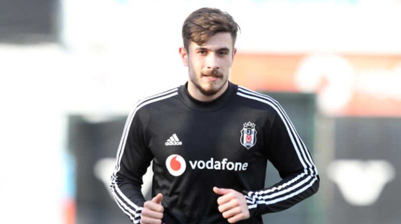 <p>Aksi taktirde sağda Dorukhan, solda Rıdvan forma giyecek; Josef de Souza'nın yanında da ise Montero şans bulacak.</p><p><br></p><p>Fotomaç</p>