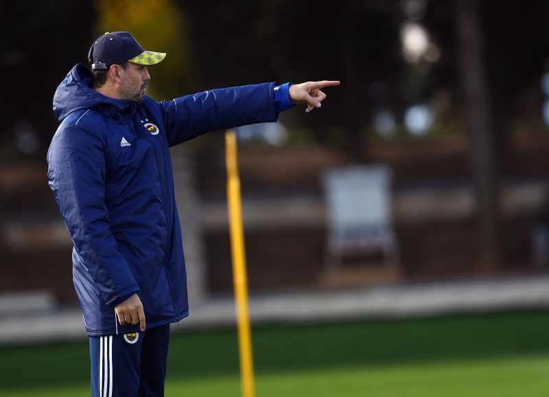 Sar lacivertlilerde tek hedef 3 puan alarak gelecek hafta oynanacak Beikta derbisine moralli kmak. Zorlu karlama ncesi eksiklikler Fenerbahe Teknik Direktr Erol Bulut’un planlarn bozdu.