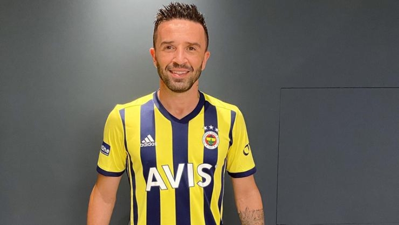 <p>Sakatlklar bulunan Gkhan Gnl, Harun Tekin, Nazm Sangare ve Tolga Cierci’nin yan sra Kemal Ademi, Sinan Gm ile koronavirs tedavisi gren Enner Valencia da mata forma giyemeyecek.</p>