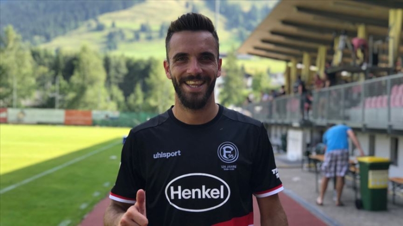 <p>Bundesliga 2'de mücadele eden Düsseldorf cephesinde ise hâlâ bu satışa sıcak bakılmadığı ifade edildi.</p>