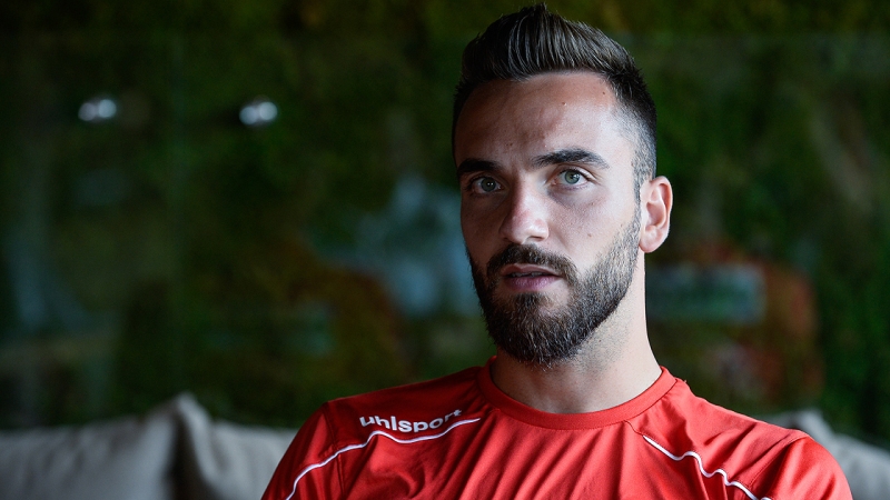 <p>Buna karşın Galatasaray Yönetimi'nin, ara transfer dönemi sona erene kadar Fortuna Düsseldorf'la görüşmeleri sürdüreceği ve işi cüzi bir bedelle bitirebilmek adına baskı kuracağı belirtiliyor.</p><p><br></p><p>Fanatik</p>