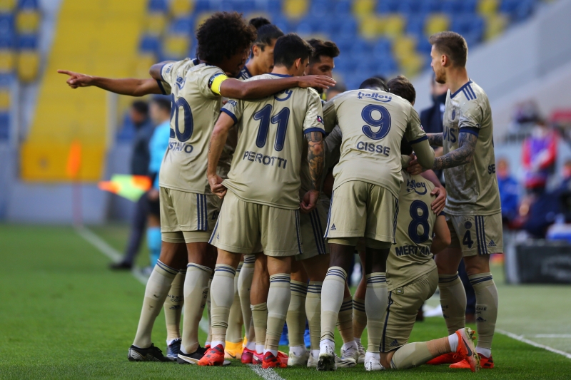 <p>ttifak Holding Konyaspor manda ilk 11'de oynayan Enner Valencia hastal, Gkhan Gnl ise sakatl nedeniyle kadroda yer almad. Caner Erkin, Ozan Tufan, Mame Thiam ve Mbwana Samatta ise yedek kulbesinde bekledi.</p>