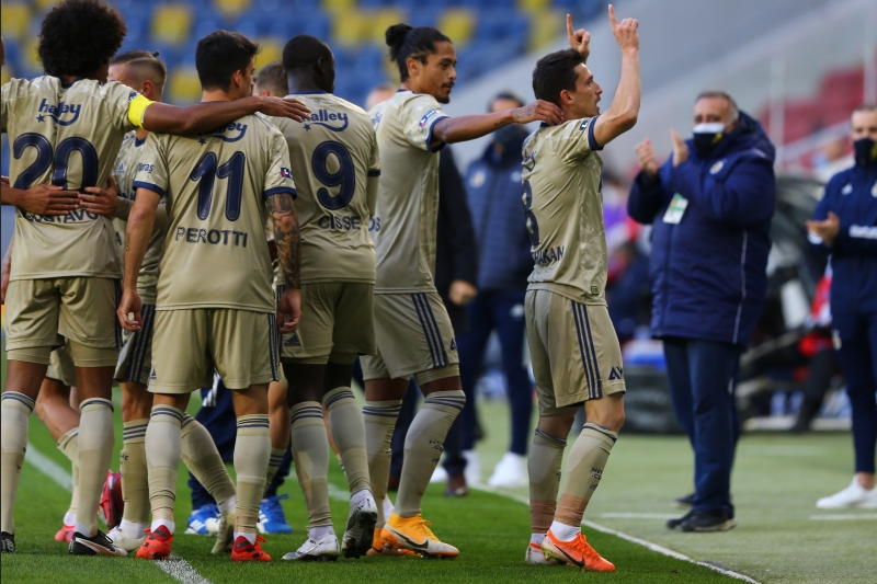 <p><b>LK GOL MERT HAKAN YANDA'DAN </b></p><p>Mcadelenin 14. dakikasnda Mert Hakan Yanda, ceza sahasnn dndan sol ayayla gerekletirdii harika bir ut kaleci Nordfeldt'i avlad.</p>