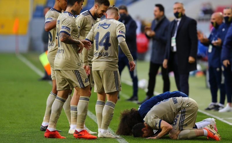 <p>Bylece Fenerbahe'nin mataki ilk isabetli utu gol oldu.<br></p>