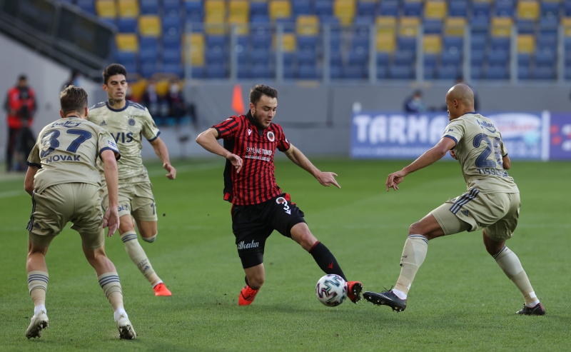 <p>Milli futbolcunun hem att gol hem sevinci sosyal medyada en ok konuulan konulardan biris oldu.</p>