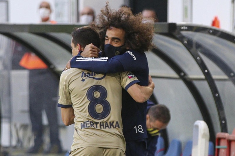 <p>Fenerbahe son 20 yl iinde sanrm nadir 13 puan almtr. Bu tablo da ampiyonluklara sebep oluyor. Fenerbahe'nin son yllarda i sahada kayplar artmt. Artk byk takmlar iin deplasmann da fark yok, g fark daha da ortaya kyor.</p>