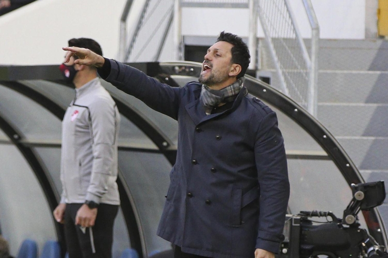 <p>Futbolcu man iinde skoru bilir. Aykut Kocaman'la beraber oynarken geriye dtmzde ya da skor berabere olduunda, 'Aykut rahat ol 4 yaparz' derdim. Ma izleyen herkes, bu man nasl biteceini tahmin ediyordu.</p>