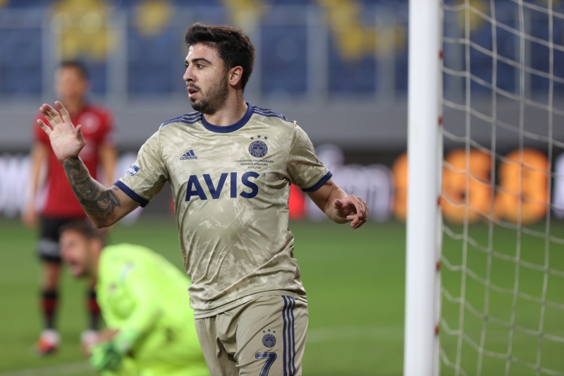 <p>Caner Erkin ve Ozan Tufan ok nemli oyuncular. Mert Hakan Yanda ve Filip Novak kaybedilebilirdi. Mert Hakan 'Ben buradaym' dedi. Kadro geniliini avantajlar ok fazla. Fenerbahe'nin ok klas oyuncular var.</p>