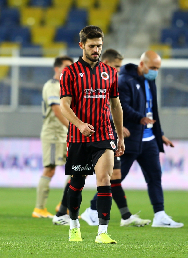 <p>Samatta ve Cissie 10 zerinden 9'luk santrfor deiller ama 'Neden Samatta ile balamad?' demedik. </p>