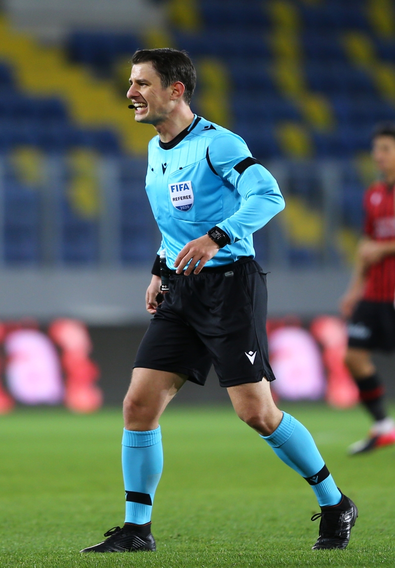 <p>Fenerbahe'nin eer geen senelerdeki gibi 14 oyuncusu olsayd, skntlar yaayabilirdi. Bu herkese ders olsun. Daha reklamlardayz, film balamad. Film ikinci yar balayacak.</p>