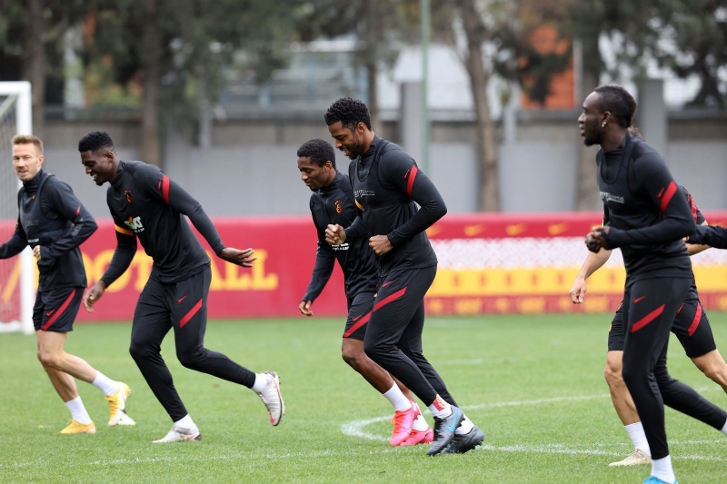 <p>Elinde 14 oyuncusu bulunan Terim'in Kayseri maçına şu 11'le çıkması bekleniyor...</p>